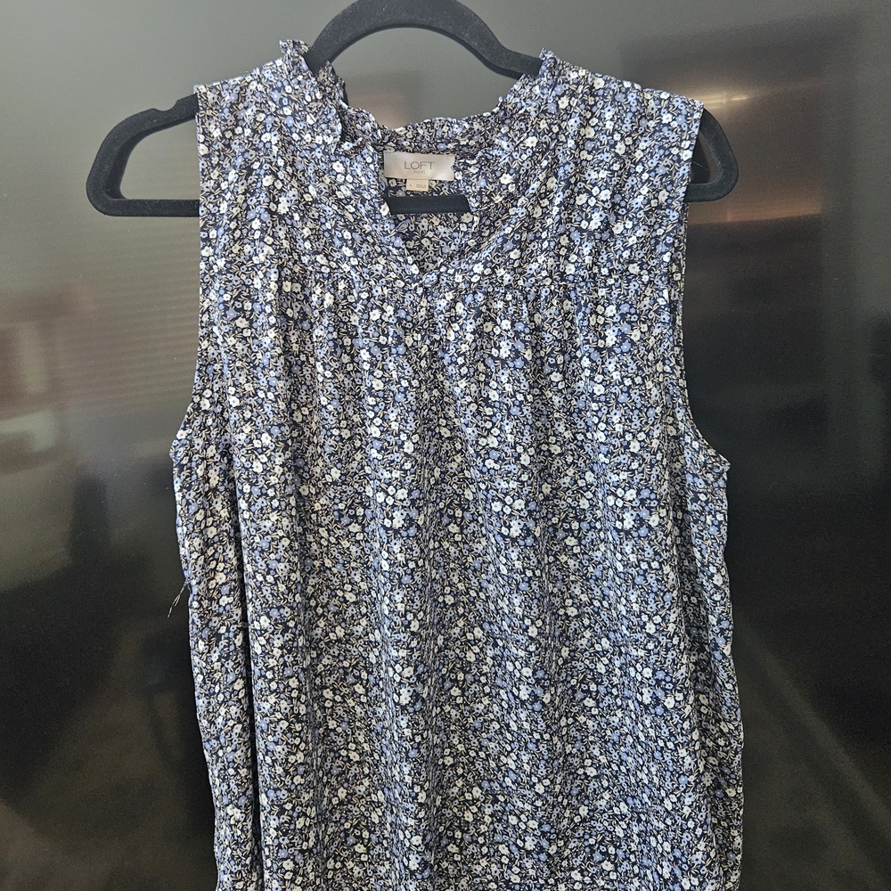 Loft Floral Sleeveless Blue Top NWOT - Large